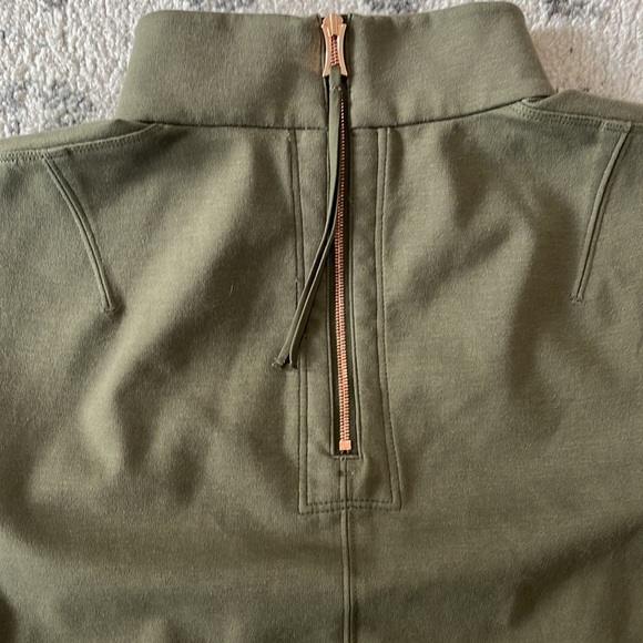 Kit and Ace green sleeveless top with pockets - Picture 3 of 7